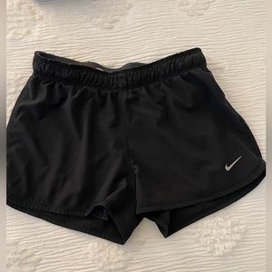 Black Nike shorts size youth medium